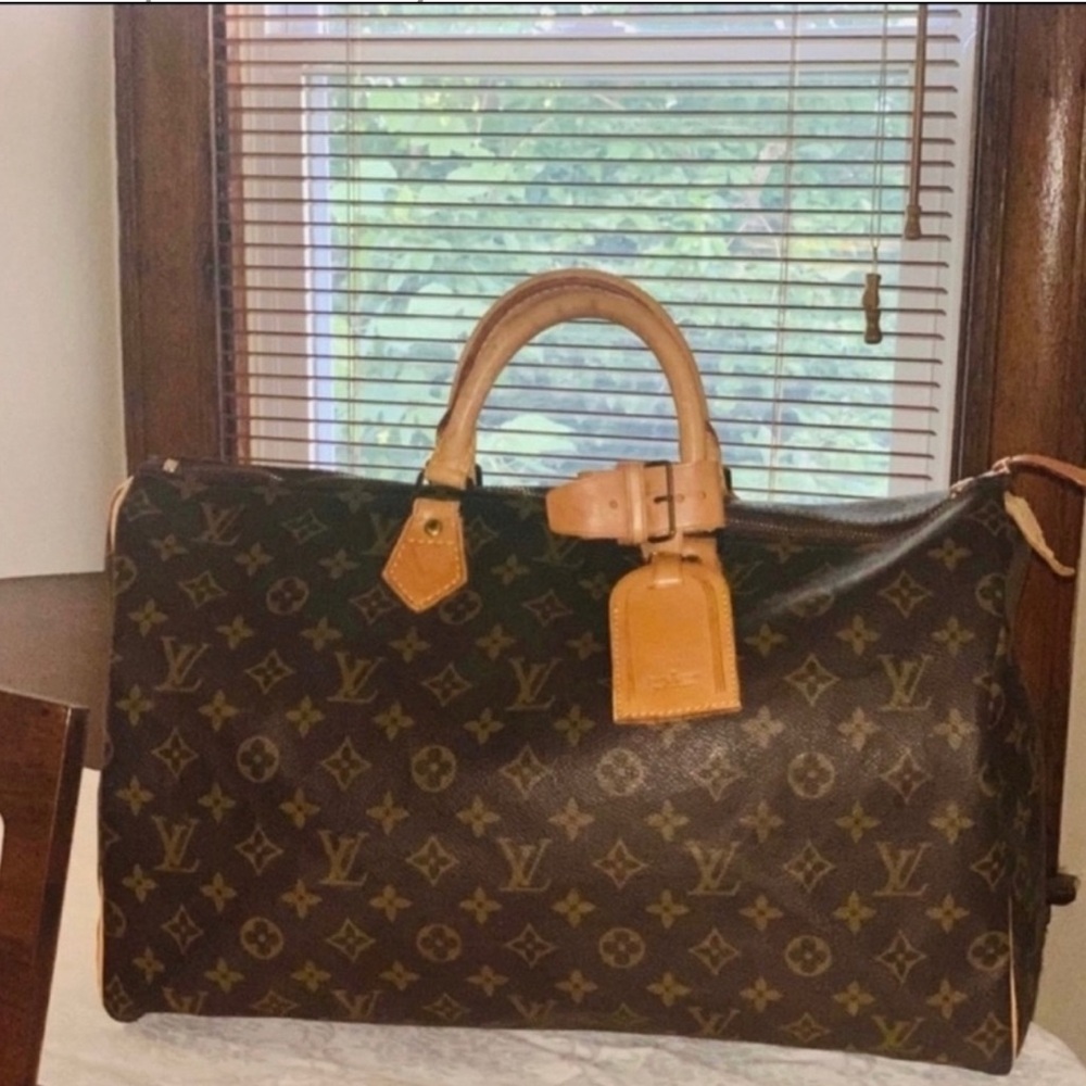 AUTHENTIC LOUIS VUITTON SPEEDY #40